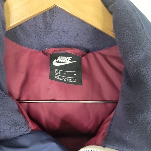 NWT Nike Shield Down filled puffer vest blue & burgundy medium - Picture 6 of 10